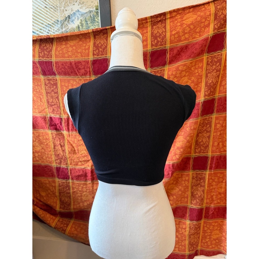 GUC Urban Outfitters Out from Under Black XS/S Ribbed Cap Sleeve Crop Top - Picture 4 of 6